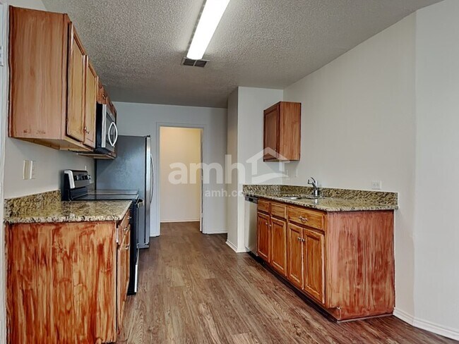 Foto del edificio - 1699 Wildrose Dr