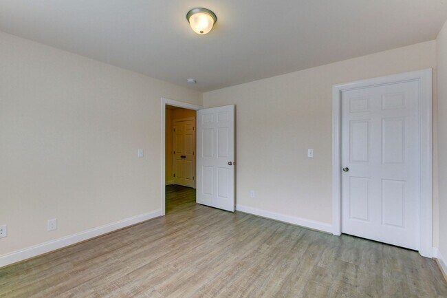 Foto del edificio - Two Story Townhome!