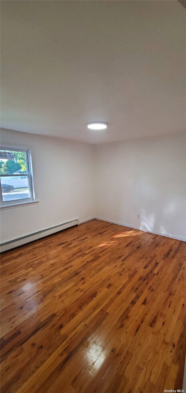 Foto del edificio - 81-60-81242 242nd St