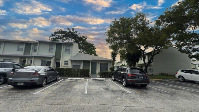 Building Photo - 873 Crystal Lake Dr