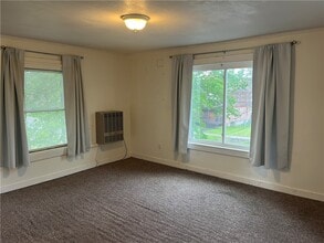 Building Photo - 56 River St