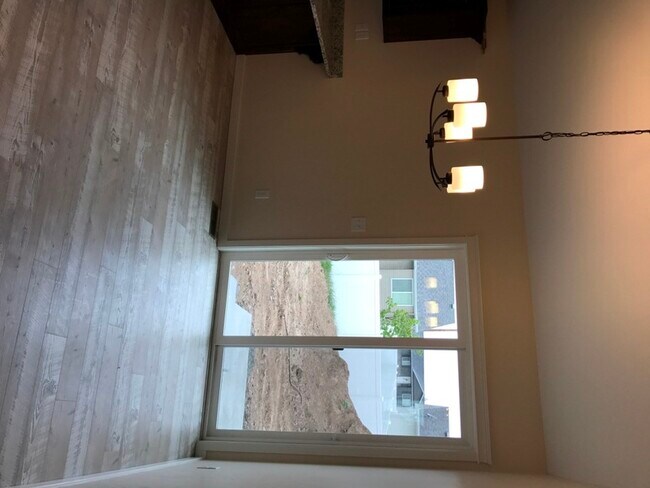 Building Photo - 1579 Richland Dr