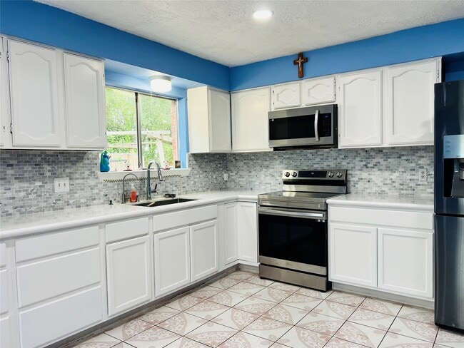 Building Photo - 17131 Hewing Dr