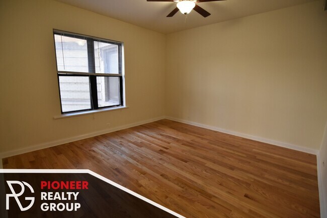Building Photo - 706 W Buckingham Pl