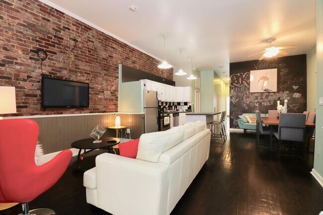 Building Photo - 315 3rd St