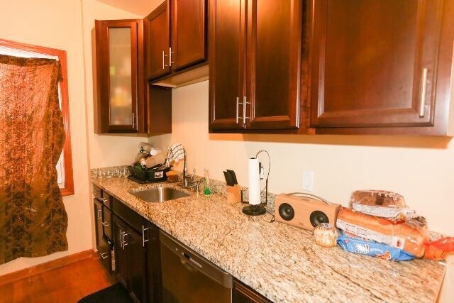 Foto del edificio - 870 W Buckingham Pl