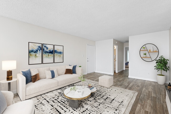Building Photo - Woodland Hills