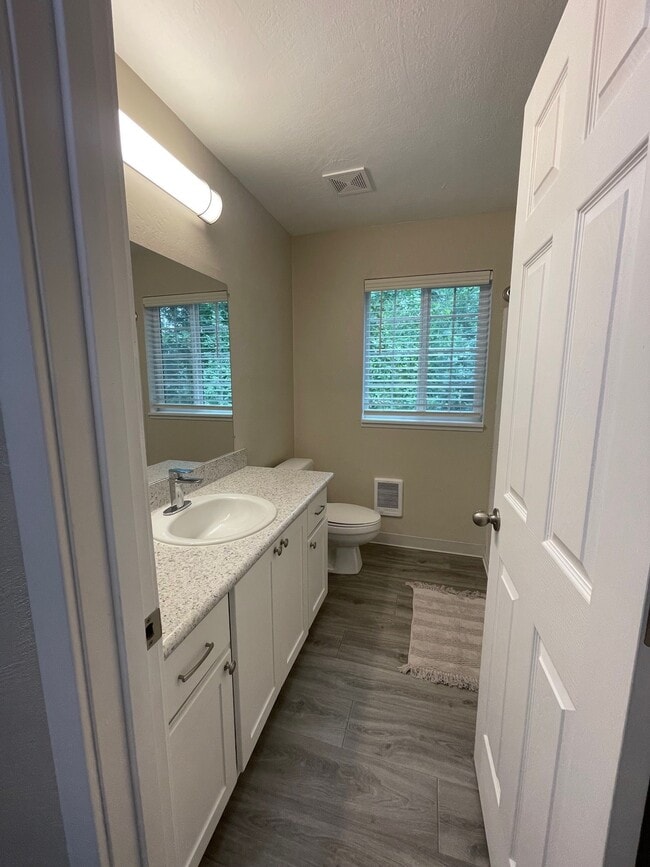 #55 Bathroom - Oak Tree Apartments