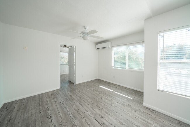 Foto del edificio - 4816 Bancroft St