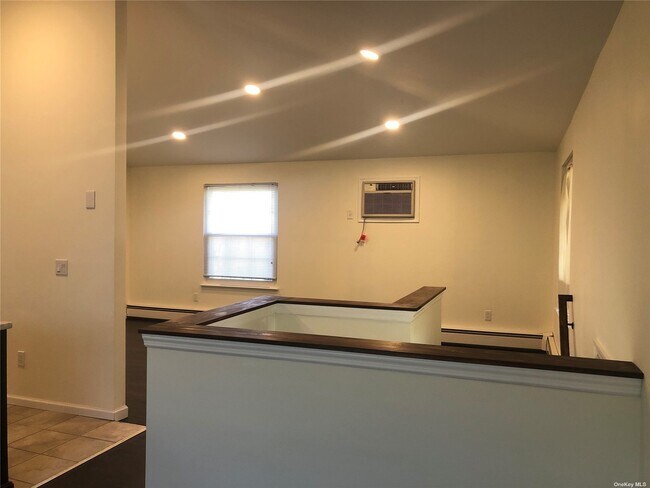 Building Photo - 80 2nd St