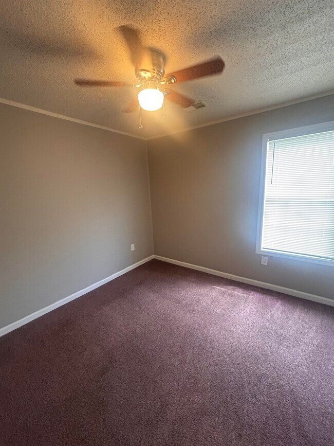 Foto del edificio - 4701 Lindawood Ln