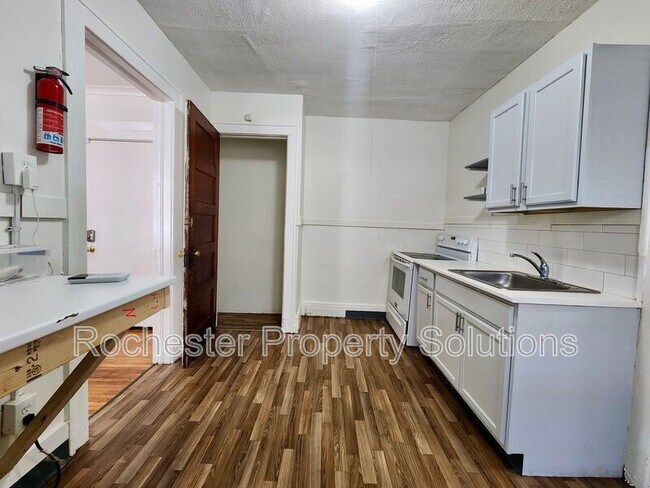 Foto del edificio - 383-385 Thurston Road