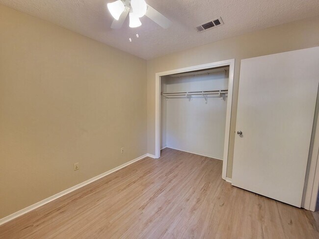 Foto del edificio - 3312 Longleaf Cir