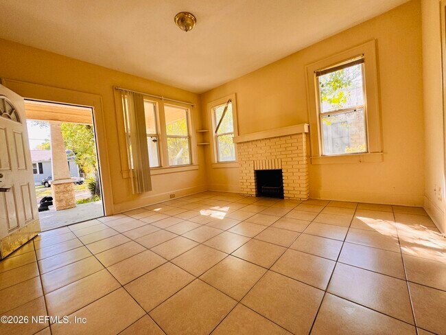 Foto del edificio - 1617 E 14th St