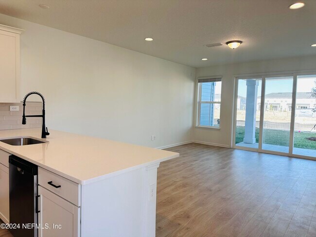 Foto del edificio - 18 Mellowood Ln