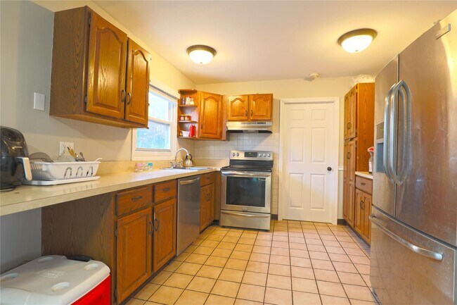 Building Photo - 18 Stratton Ln