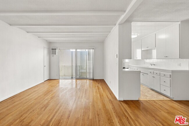 Foto del edificio - 923 N San Vicente Blvd