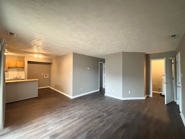 Foto del edificio - 1128 Southwood Dr