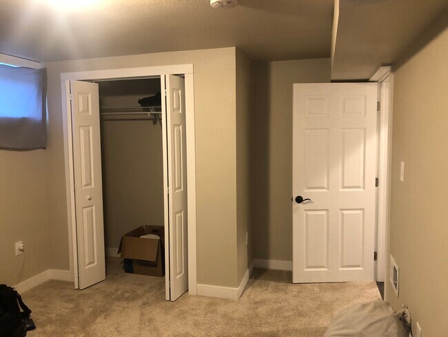 Armario del dormitorio 1 - 3727 Dillon Ave