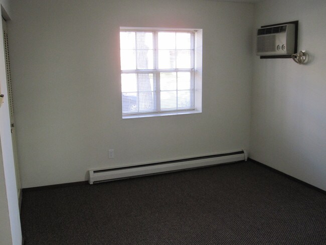 Building Photo - 521 W Doty St