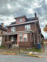 Building Photo - 132 Simpson St