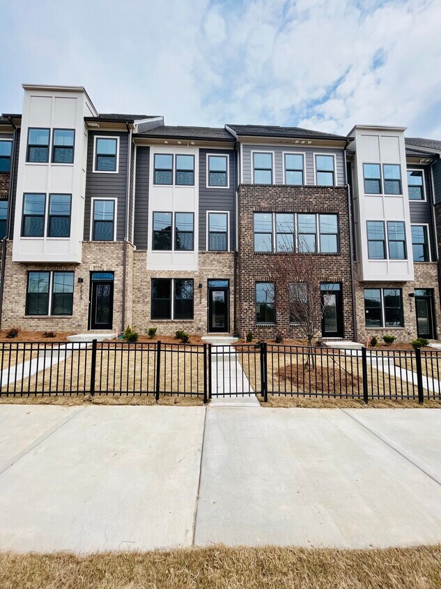 Foto principal - 3635 S Tryon St