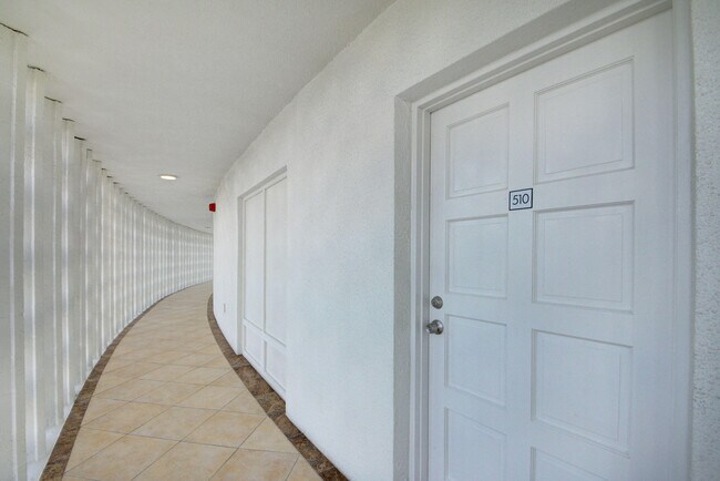 Foto del edificio - 2780 S Ocean Blvd