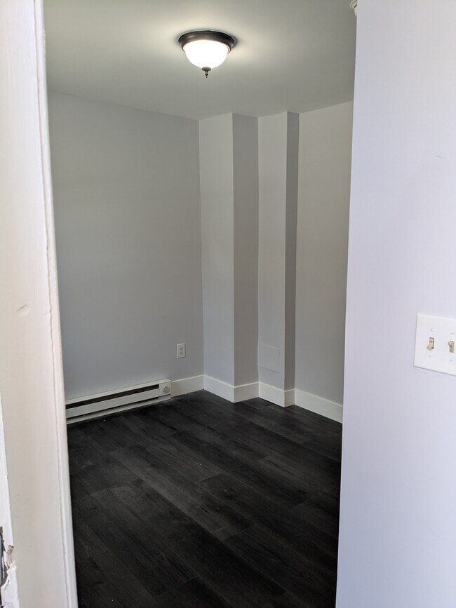 Dining room - 520 E Miner St