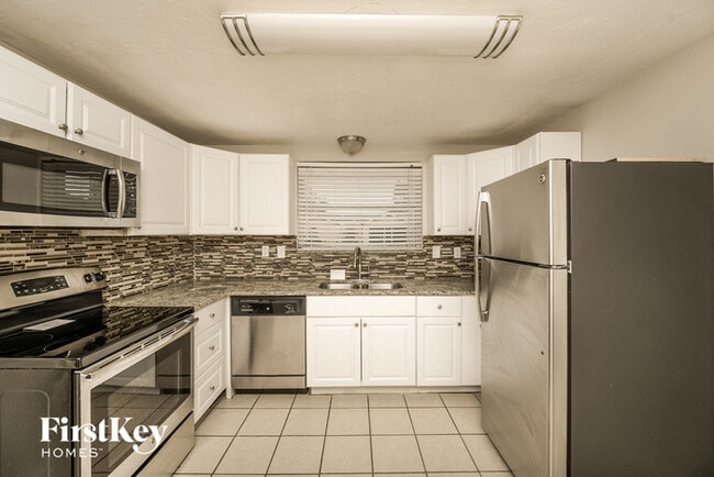 Building Photo - 8215 Winthrop Dr