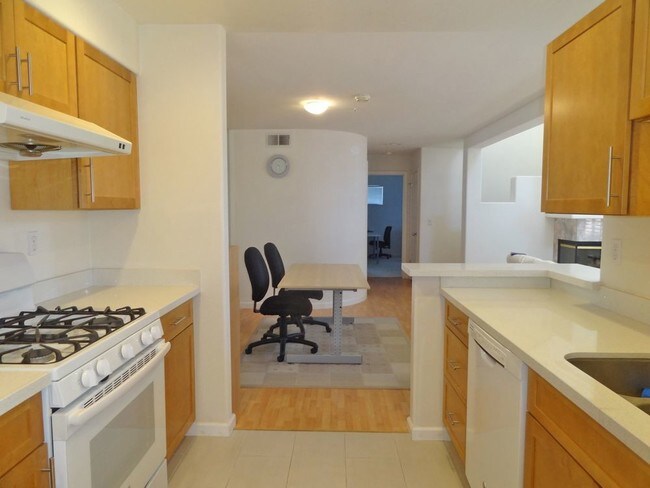 Building Photo - 994 Alpine Ter