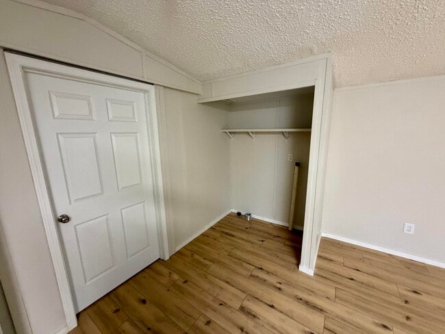 Building Photo - 489 Cumberland Dr