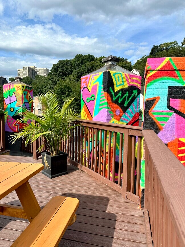 Foto del edificio - 553 Undercliff Ave