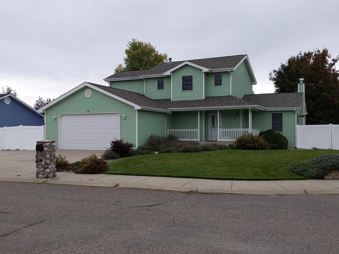 Primary Photo - 4 Bedroom Home with 2 Car Garage and RV Pa...