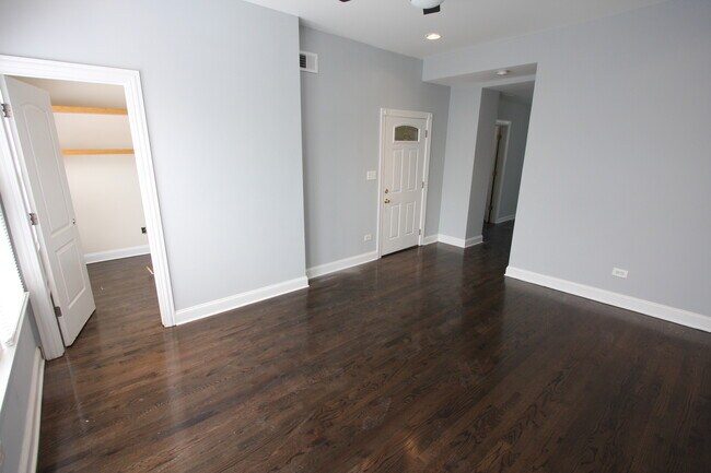 Foto del edificio - 1721 N Artesian Ave