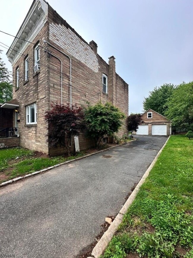 Building Photo - 1620 S Wood Ave