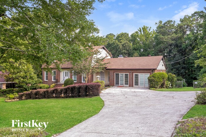 Primary Photo - 1629 Colonial S Dr SW