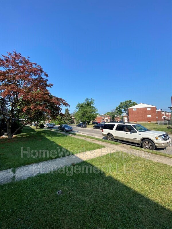 Foto del edificio - 4269 Labyrinth Rd