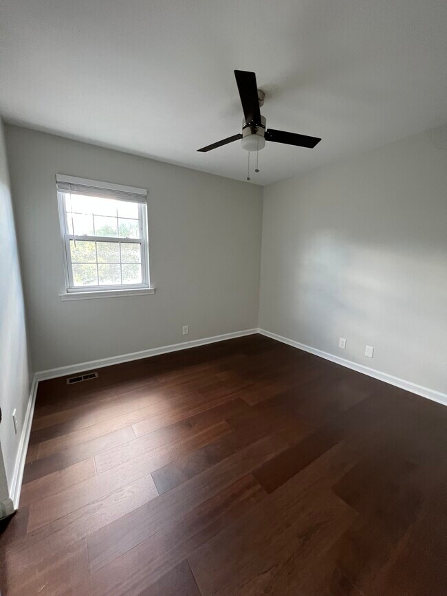 Foto del edificio - 353 Huntington Ridge Dr