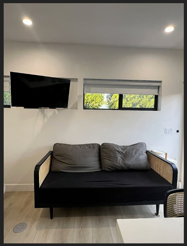 Foto del edificio - 2346 Warwick Ave
