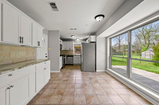 Foto del edificio - 9852 Hawthorne Dr