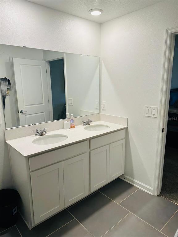 Foto del edificio - 9380 Revere Ave