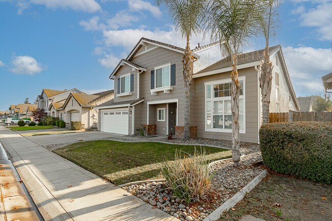 Building Photo - Two story home in Manteca!