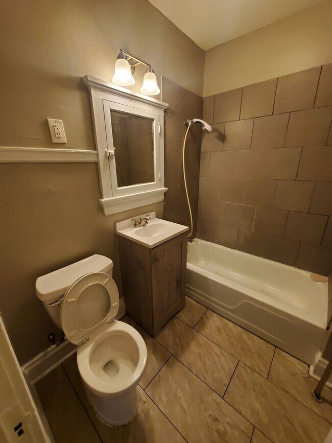 Foto del edificio - 3228 N Achilles St. (Duplex)