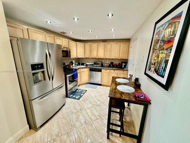 Building Photo - 5555 Collins Ave