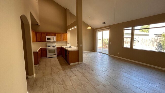 Building Photo - 765 Brittanyann Ln