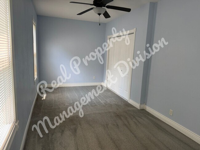 Foto del edificio - Spacious 3-Bed, 2-Bath Home with Fenced Yard in a Quiet Neighborhood