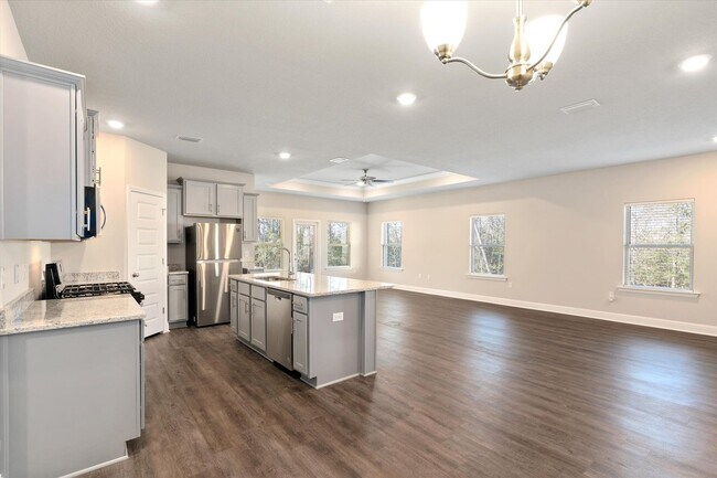 Foto del edificio - UPCOMING LISTING -WITH LAWNCARE- IN STONEBRIDGE