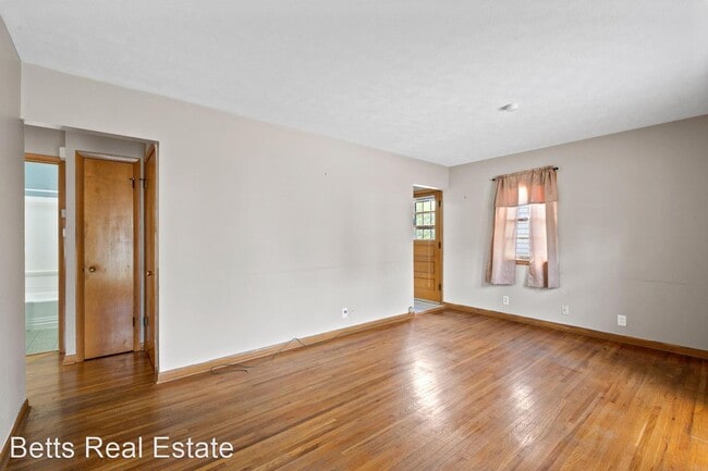 Building Photo - 3 br, 1.5 bath House - 2614 N 70TH AVENUE