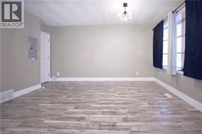 Photo du bâtiment - 61 Bosworth Crescent