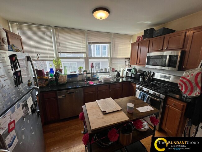 Foto del edificio - 332 Beacon St
